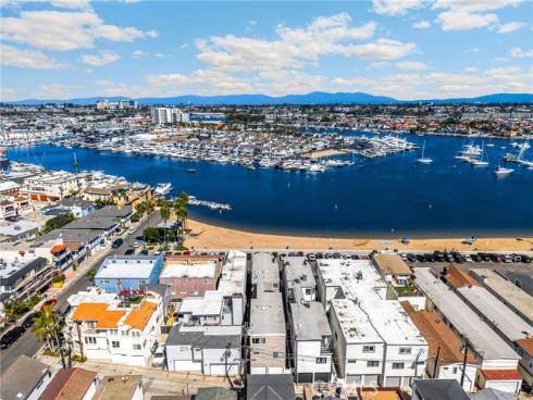 1819 W Bay  B  Avenue, Newport Beach, CA