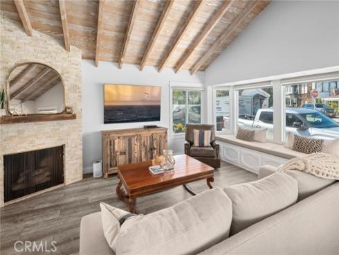 126  Collins  , Newport Beach, CA