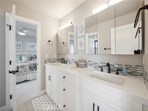 231  Canal  , Newport Beach, CA