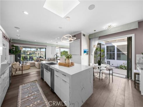 58  Victoria  , Newport Beach, CA