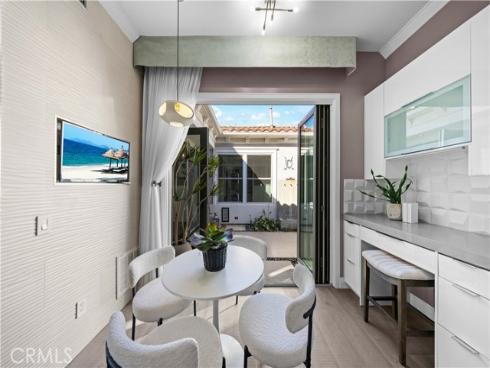 58  Victoria  , Newport Beach, CA