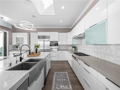 58  Victoria  , Newport Beach, CA