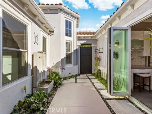 58  Victoria  , Newport Beach, CA