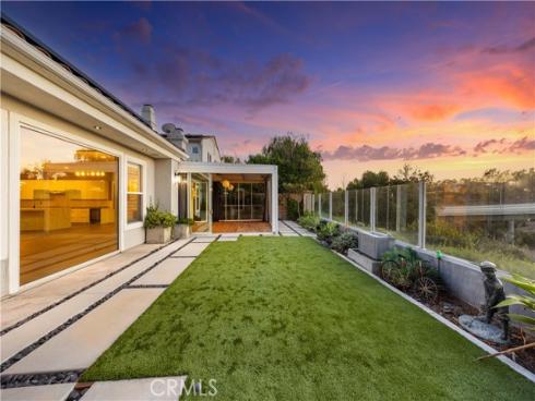 58  Victoria  , Newport Beach, CA