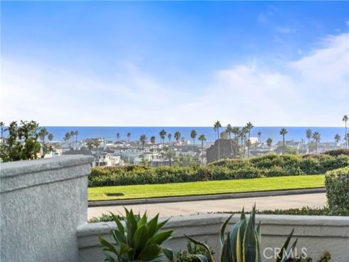 200  Paris  111  Lane, Newport Beach, CA