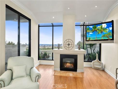 200  Paris  111  Lane, Newport Beach, CA