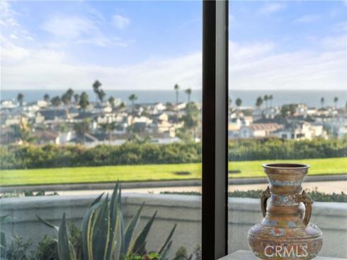 200  Paris  111  Lane, Newport Beach, CA