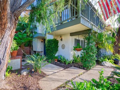 2134  Vista Entrada  , Newport Beach, CA
