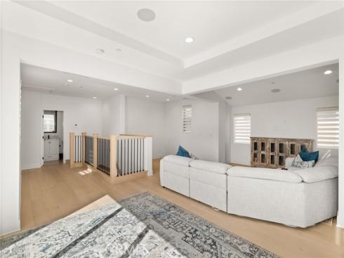 2127  Cresta  , Newport Beach, CA