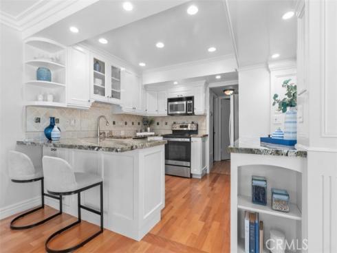 525  Vista Flora  , Newport Beach, CA