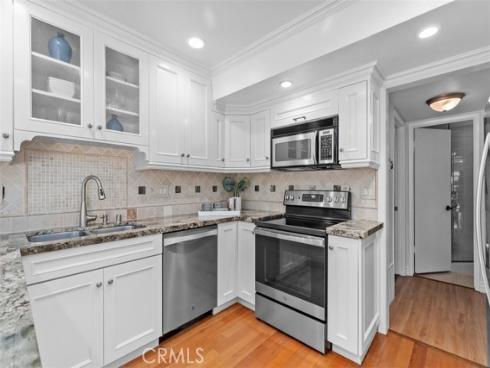 525  Vista Flora  , Newport Beach, CA