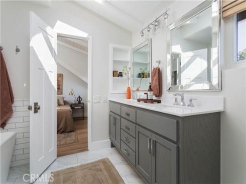 1136  Highland  , Newport Beach, CA