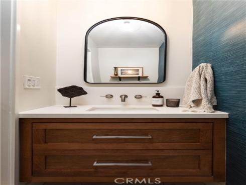 1136  Highland  , Newport Beach, CA