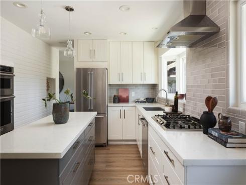 1136  Highland  , Newport Beach, CA