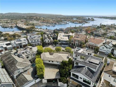 101  Kings   Place, Newport Beach, CA