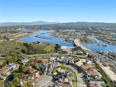 101  Kings   Place, Newport Beach, CA