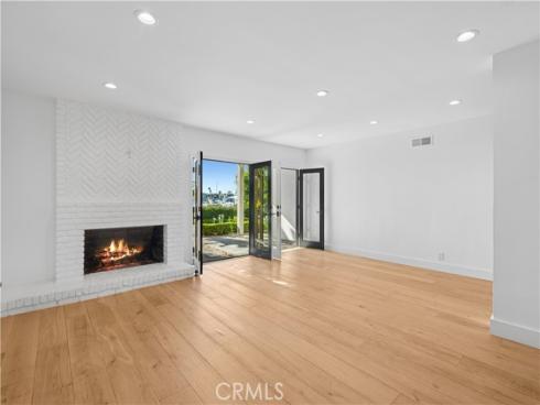 2572 Bayshore , Newport Beach, CA