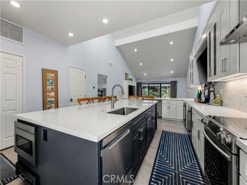 10 Serena Court, Newport Beach, CA