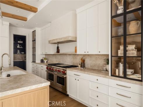 702 Saint James Place, Newport Beach, CA