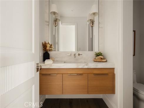 702 Saint James Place, Newport Beach, CA