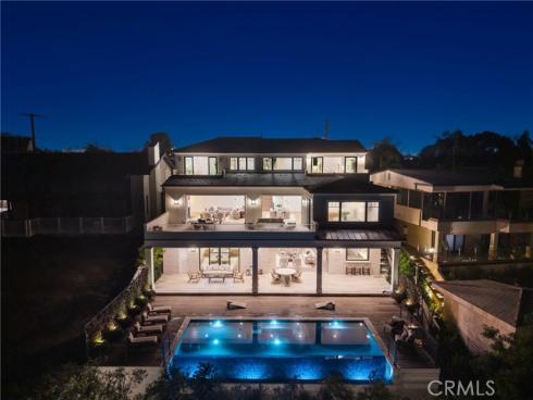 702 Saint James Place, Newport Beach, CA