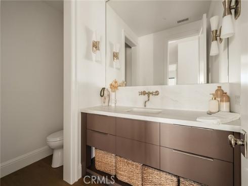 702 Saint James Place, Newport Beach, CA