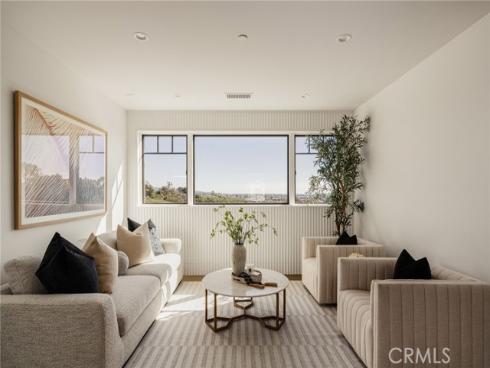 702 Saint James Place, Newport Beach, CA