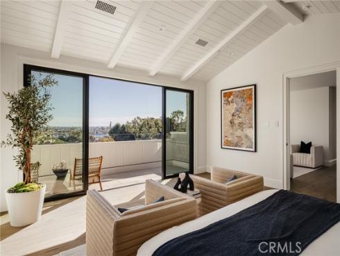 702 Saint James Place, Newport Beach, CA