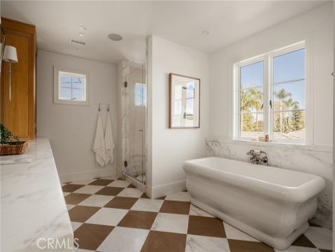 702 Saint James Place, Newport Beach, CA