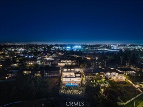 702 Saint James Place, Newport Beach, CA