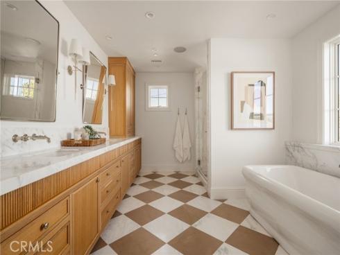 702 Saint James Place, Newport Beach, CA