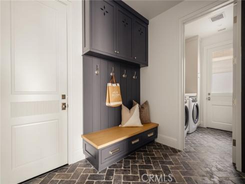 702 Saint James Place, Newport Beach, CA