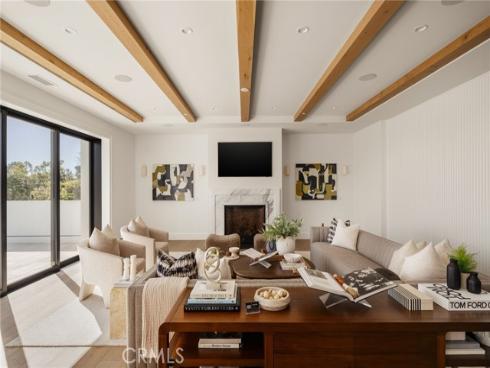 702 Saint James Place, Newport Beach, CA