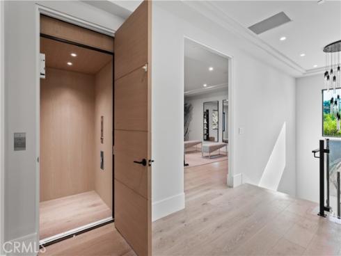 76 Hillcrest Lane, Newport Beach, CA