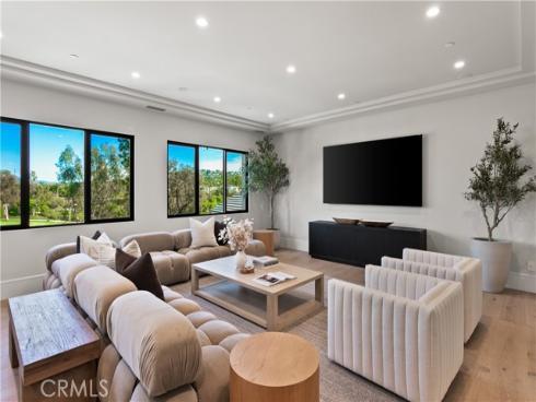 76 Hillcrest Lane, Newport Beach, CA