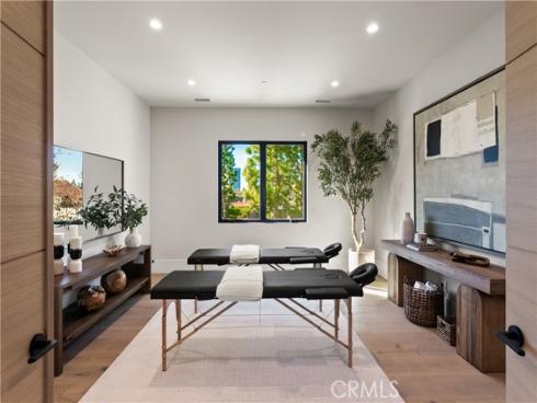 76 Hillcrest Lane, Newport Beach, CA