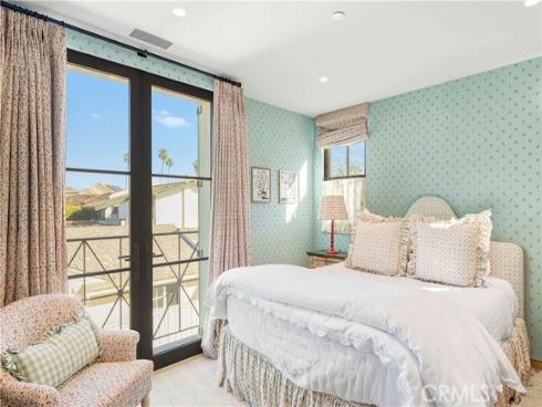 2571 Vista , Newport Beach, CA