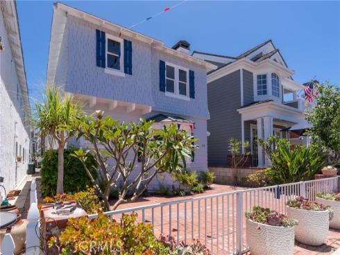 216  Amethyst  , Newport Beach, CA