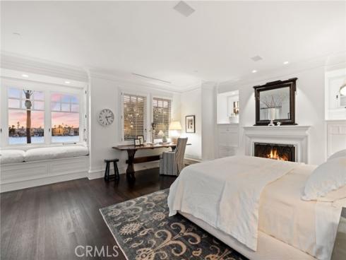 2411  Bayshore  , Newport Beach, CA