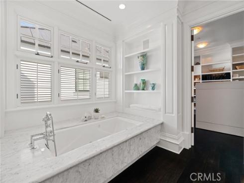 2411  Bayshore  , Newport Beach, CA