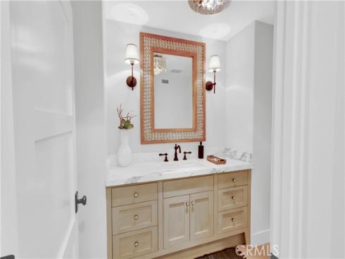 1807 Newport Hills Dr , Newport Beach, CA