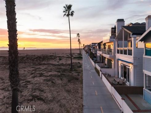 116 E Oceanfront  , Newport Beach, CA