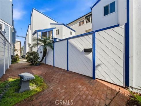 820 W Balboa   Boulevard, Newport Beach, CA