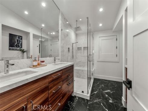 2111 Vista Entrada , Newport Beach, CA