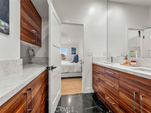 2111 Vista Entrada , Newport Beach, CA