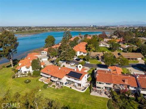 2111 Vista Entrada , Newport Beach, CA