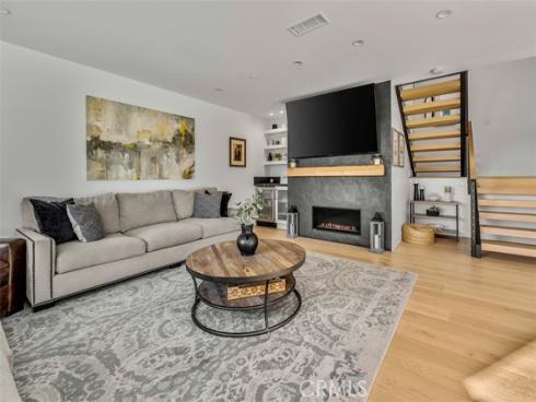 2111 Vista Entrada , Newport Beach, CA