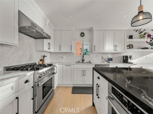 2111 Vista Entrada , Newport Beach, CA