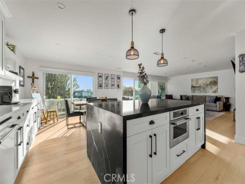 2111 Vista Entrada , Newport Beach, CA