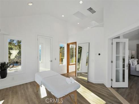 21  Lochmoor  , Newport Beach, CA